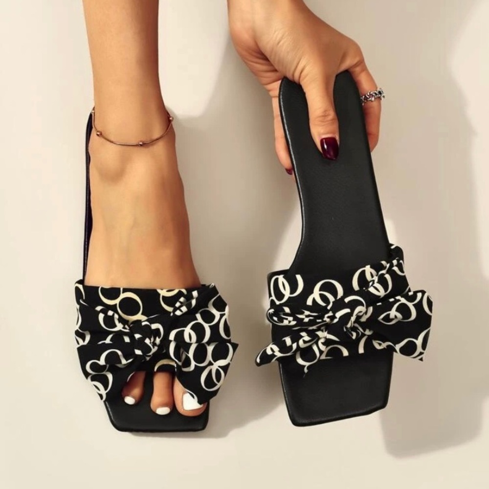 Bow slide sandal
